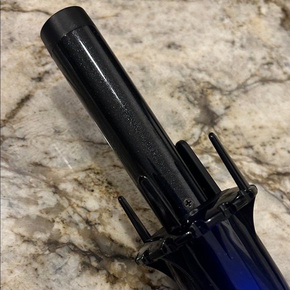 KISS Instawave Deluxe Automatic Rotating Curling Iron - Picture 2 of 4